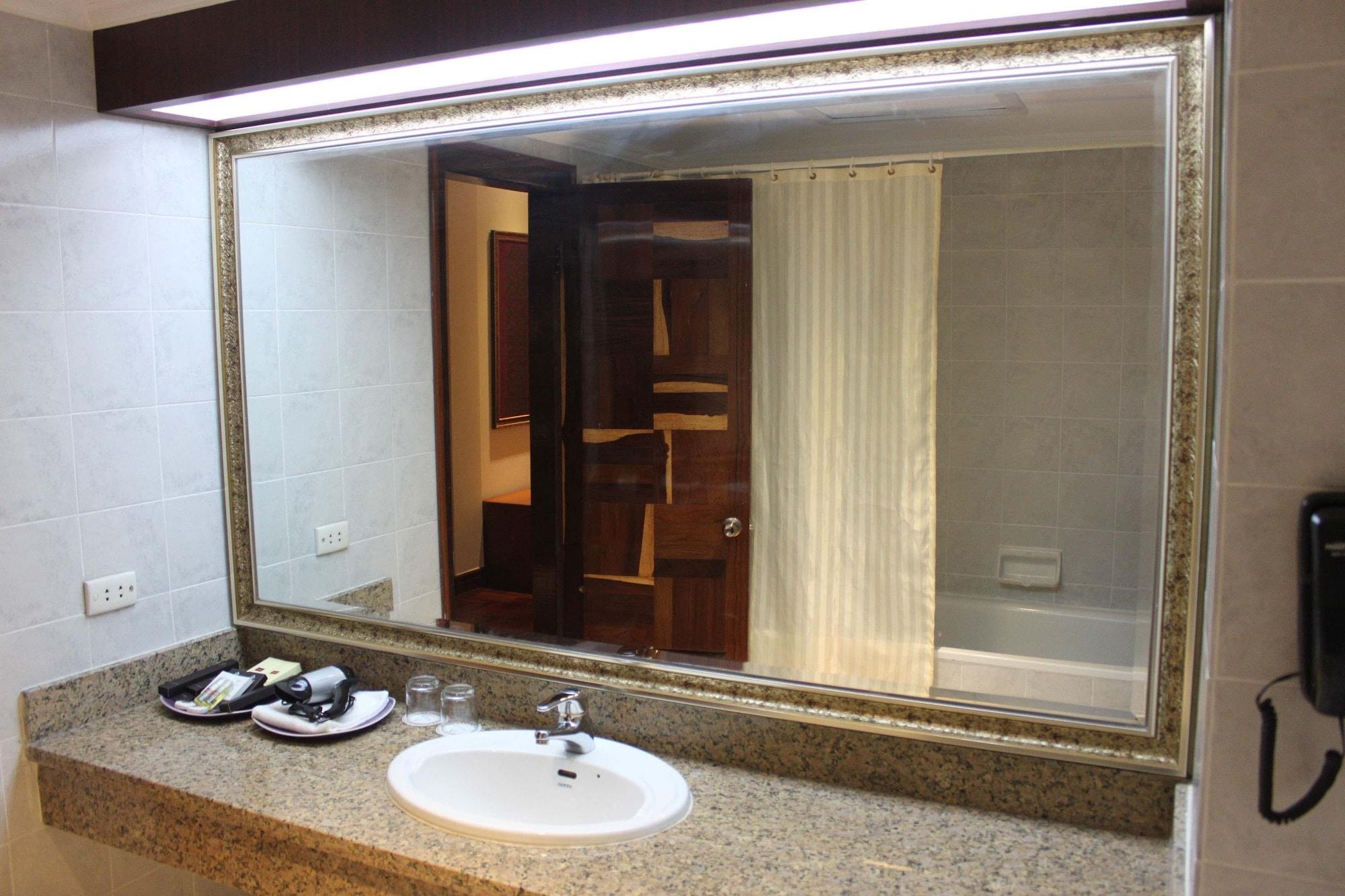Diamond Hotel Phnom Penh Eksteriør bilde