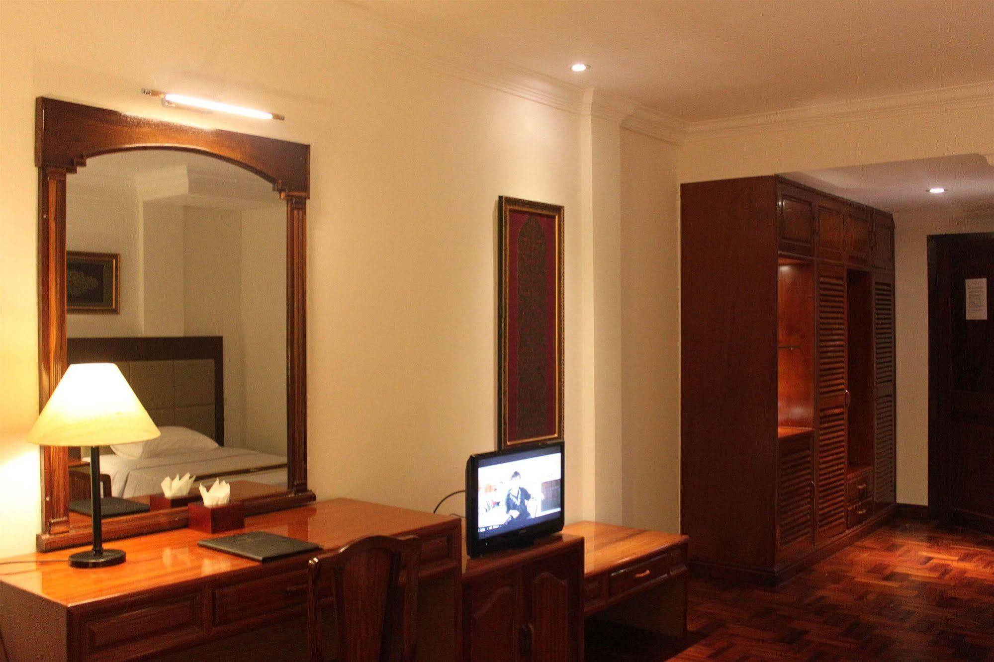 Diamond Hotel Phnom Penh Eksteriør bilde