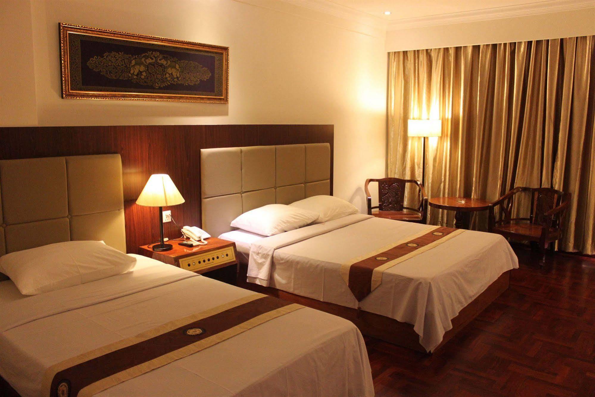 Diamond Hotel Phnom Penh Eksteriør bilde