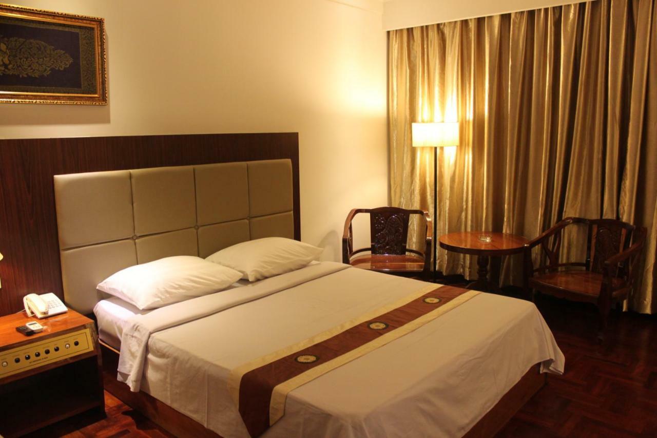 Diamond Hotel Phnom Penh Eksteriør bilde